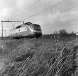856748 Afbeelding van een los rijdende motorwagen van een diesel-hydraulisch T.E.E. treinstel Reihe VT 11.5 (later VT ...